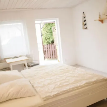 Schoener Gartenbungalow Sellin  Buitenkant foto